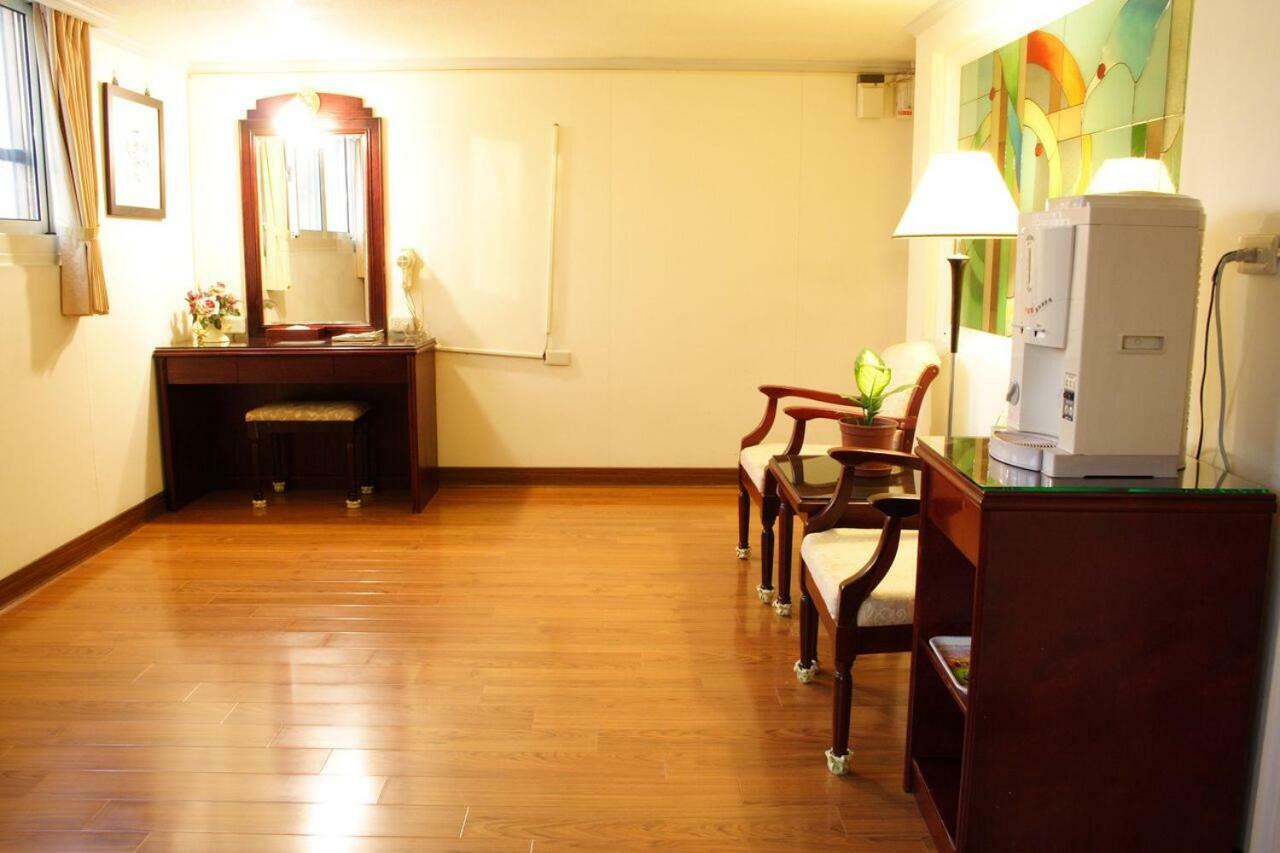 Athens Hotel Đài Trung Ngoại thất bức ảnh