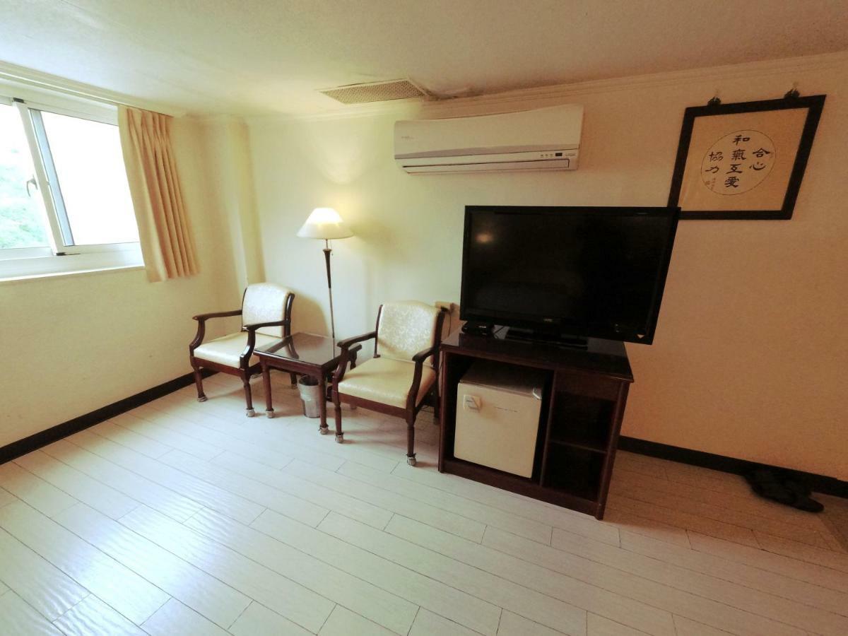 Athens Hotel Đài Trung Ngoại thất bức ảnh