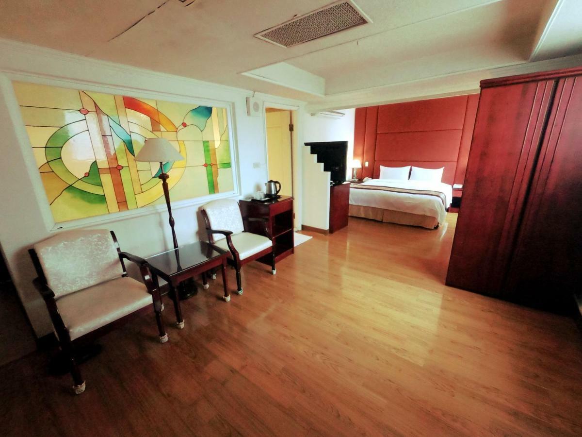 Athens Hotel Đài Trung Ngoại thất bức ảnh