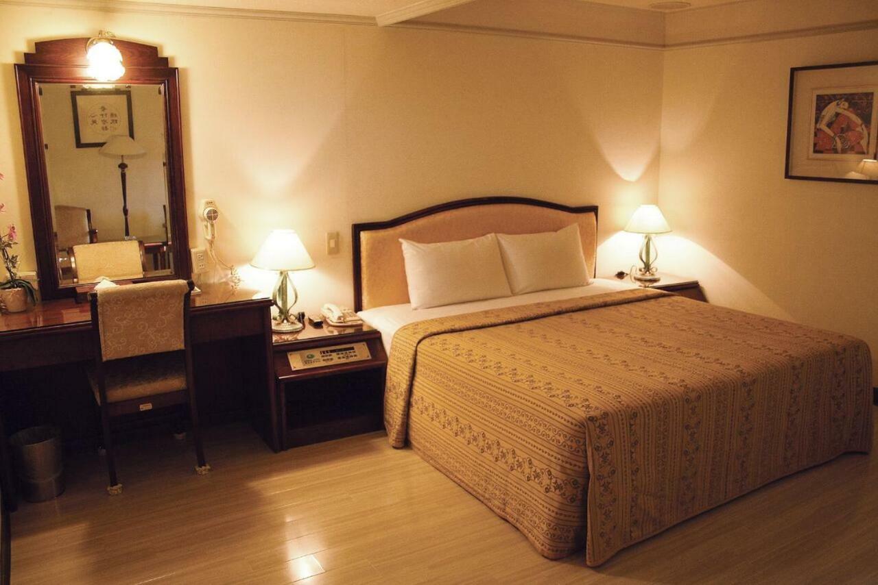Athens Hotel Đài Trung Ngoại thất bức ảnh